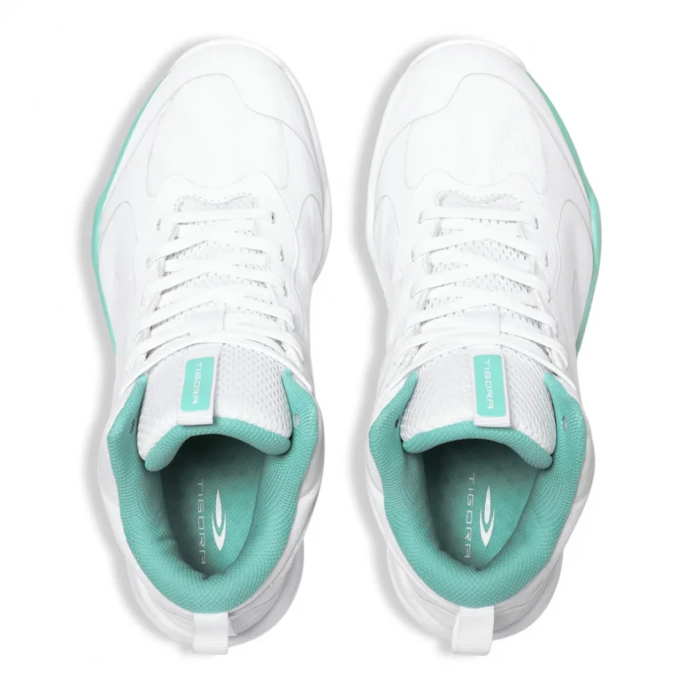 幅広設計で履きやすい